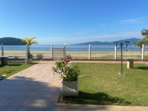 Flat pé na areia em Garatucaia